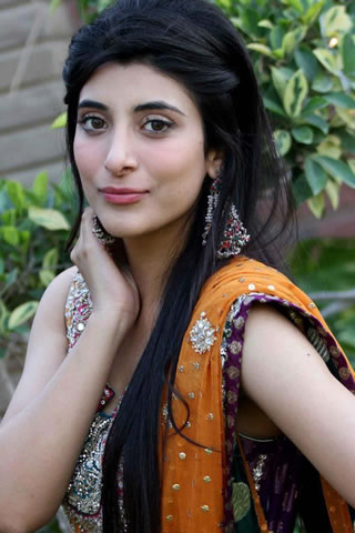 Urwa Hocane Hot Actress – Fashion Central