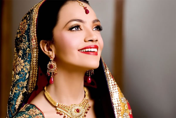 Pakistani Actress Aamina Sheikh