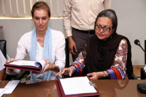 NUR/FMS Signs an MOU with College d’Etudes Osteopathiques