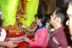 Veena Malik Seeks Blessing For Someone Special At Lalbaugcha Raja