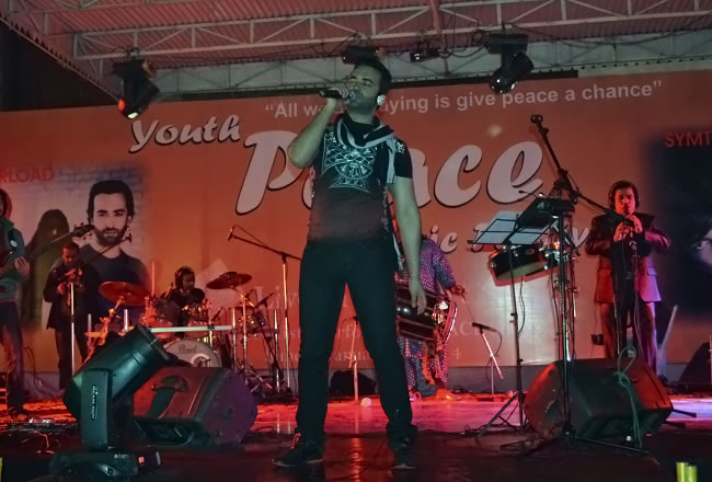 Farhad Humayun singing