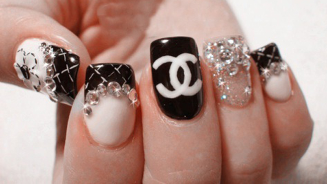 COCO Chanel monochrome Nails