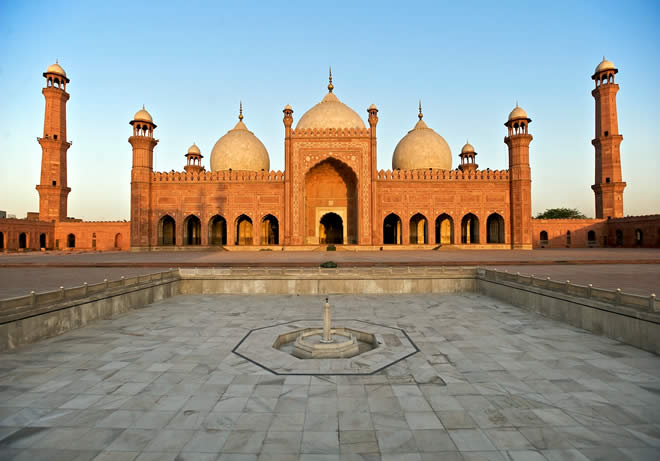 badshahi mosque pictures