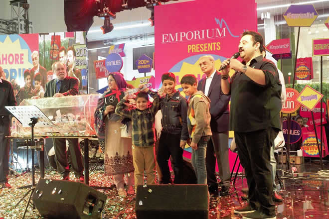pakistan-largest-shopping-festival-emporium-lsf-pics