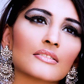 Follow Pakistani makeup tips for evening looks