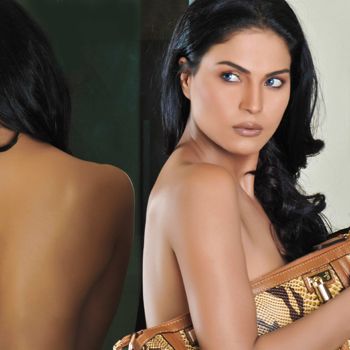 Veena Malik Mourns Over Not Getting Married