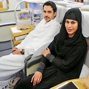 Veena Malik leaves with husband Asad to perform Umrah
