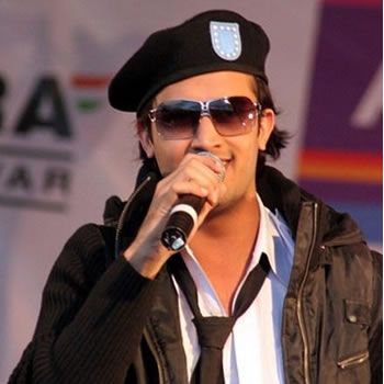 Atif Aslam attacked by VHP activists