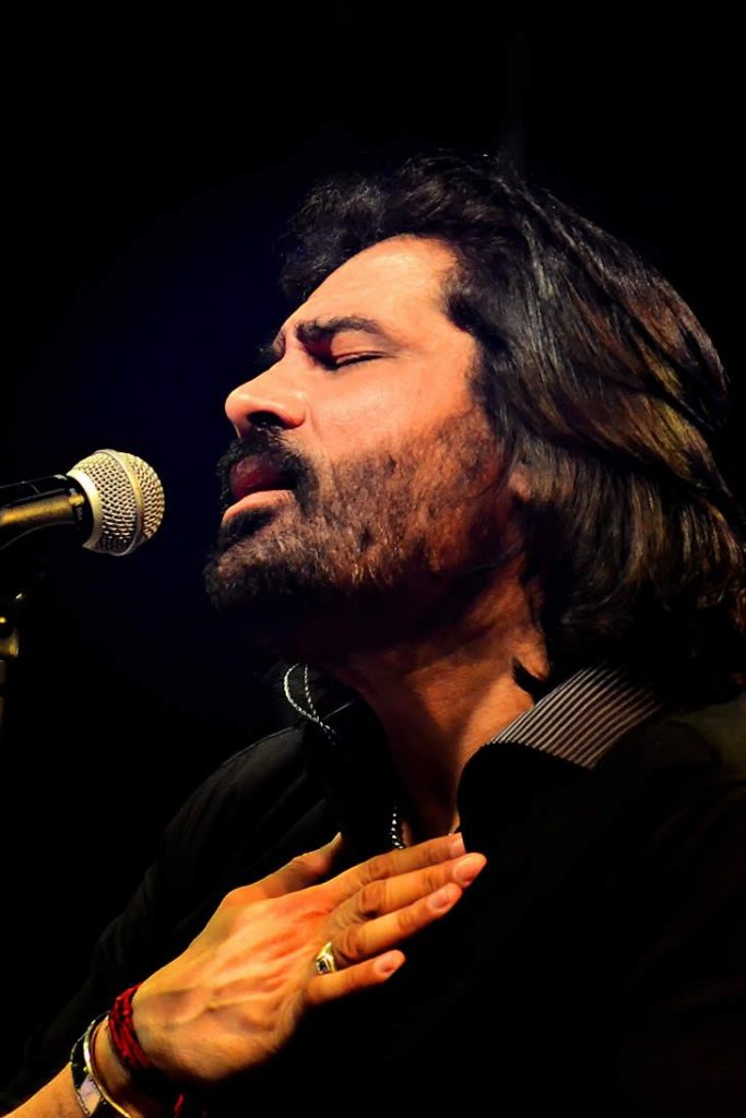 Shafqat Amanat under fire for 'wrong' rendition of Pakistan National Anthem