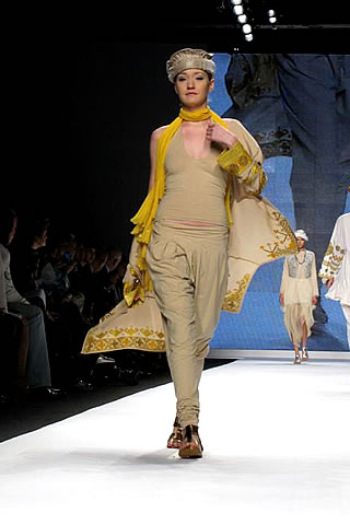 Maheen Khani's collection at Milan Fashion Week 2010