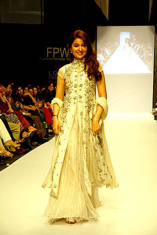 Monia Farooqi at Fashion Pakistan Week 2010