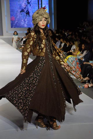 Akif Mahmoodâ€™s Collection at PFDC Sunsilk Fashion Week Lahore 2011