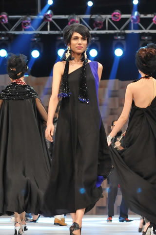 2011 Fashion Show at Lux Style Awards - Ali Xeeshan
