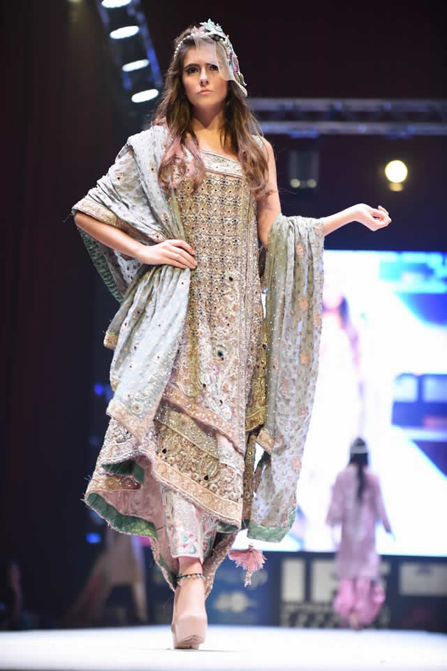 2015 International Fashion Festival Fozia Hammad Dresses Collection Photos
