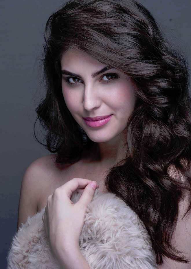 Iranian Model Naaz Norouzi to make Debut in Pakistani Movie