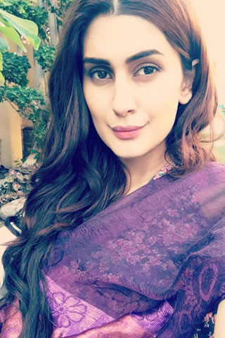 Fashion Model Kubra Khan Photo Gallery