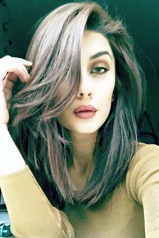 Pakistani Model Kubra Khan Photo Gallery