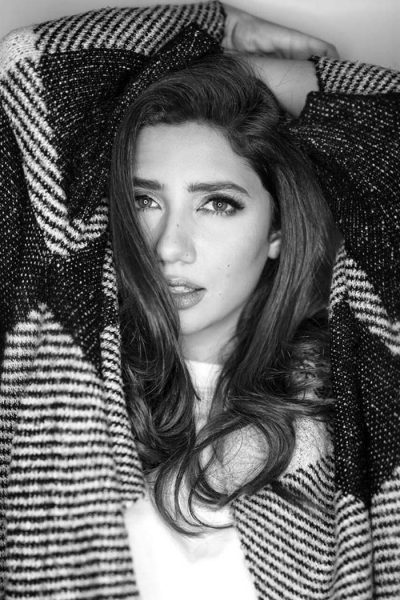 Mahira Khan ‘Caught’ Smoking, Again!