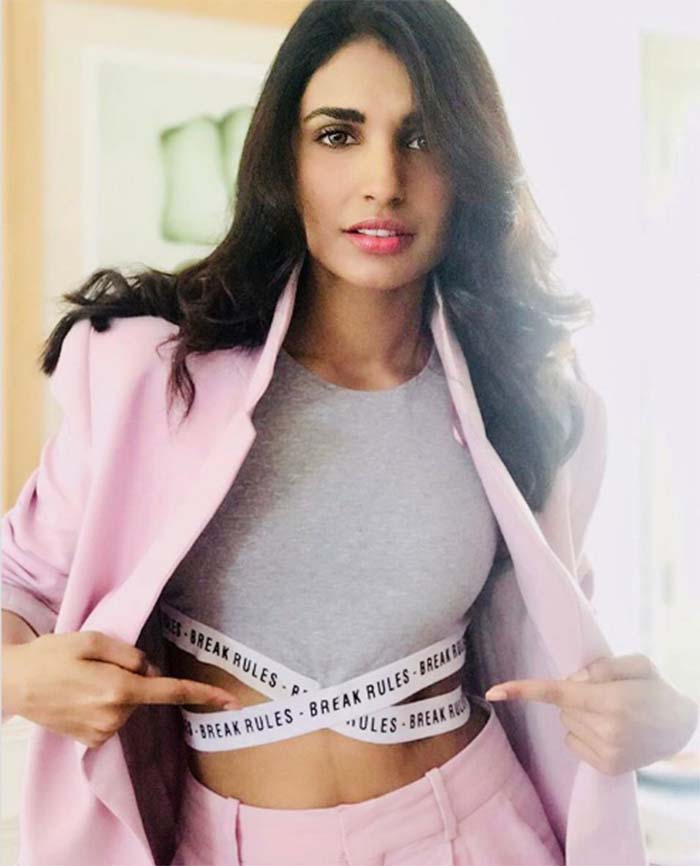 Amna Ilyas Hot